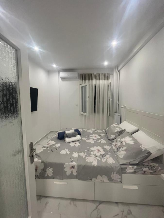 White Apartment Atena Exterior foto