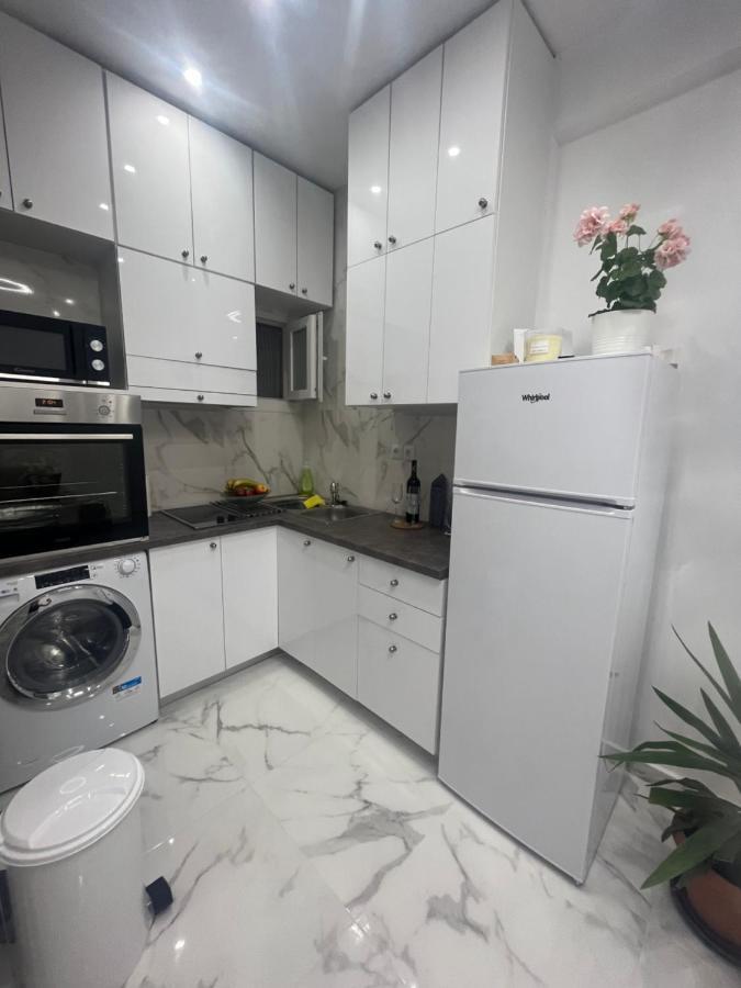 White Apartment Atena Exterior foto