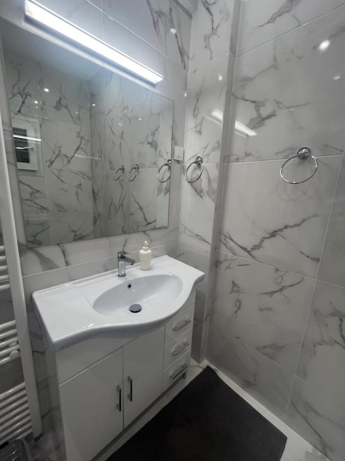 White Apartment Atena Exterior foto
