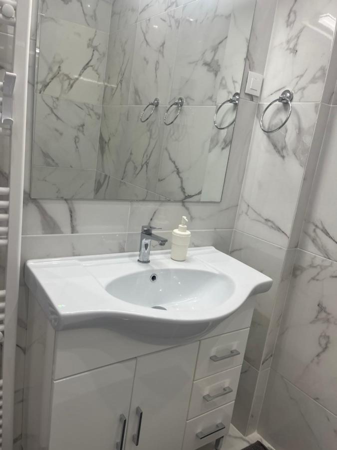 White Apartment Atena Exterior foto
