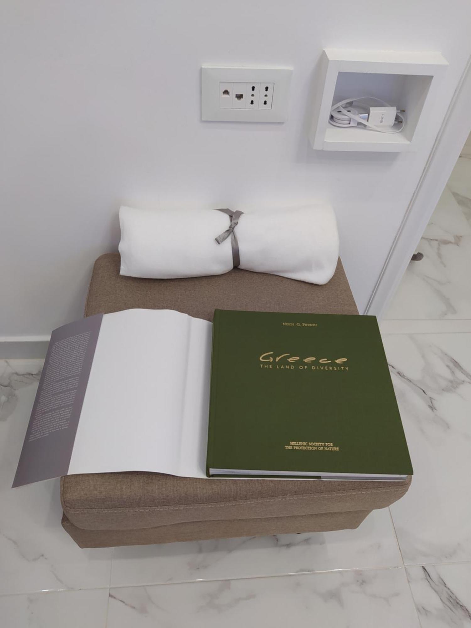 White Apartment Atena Exterior foto
