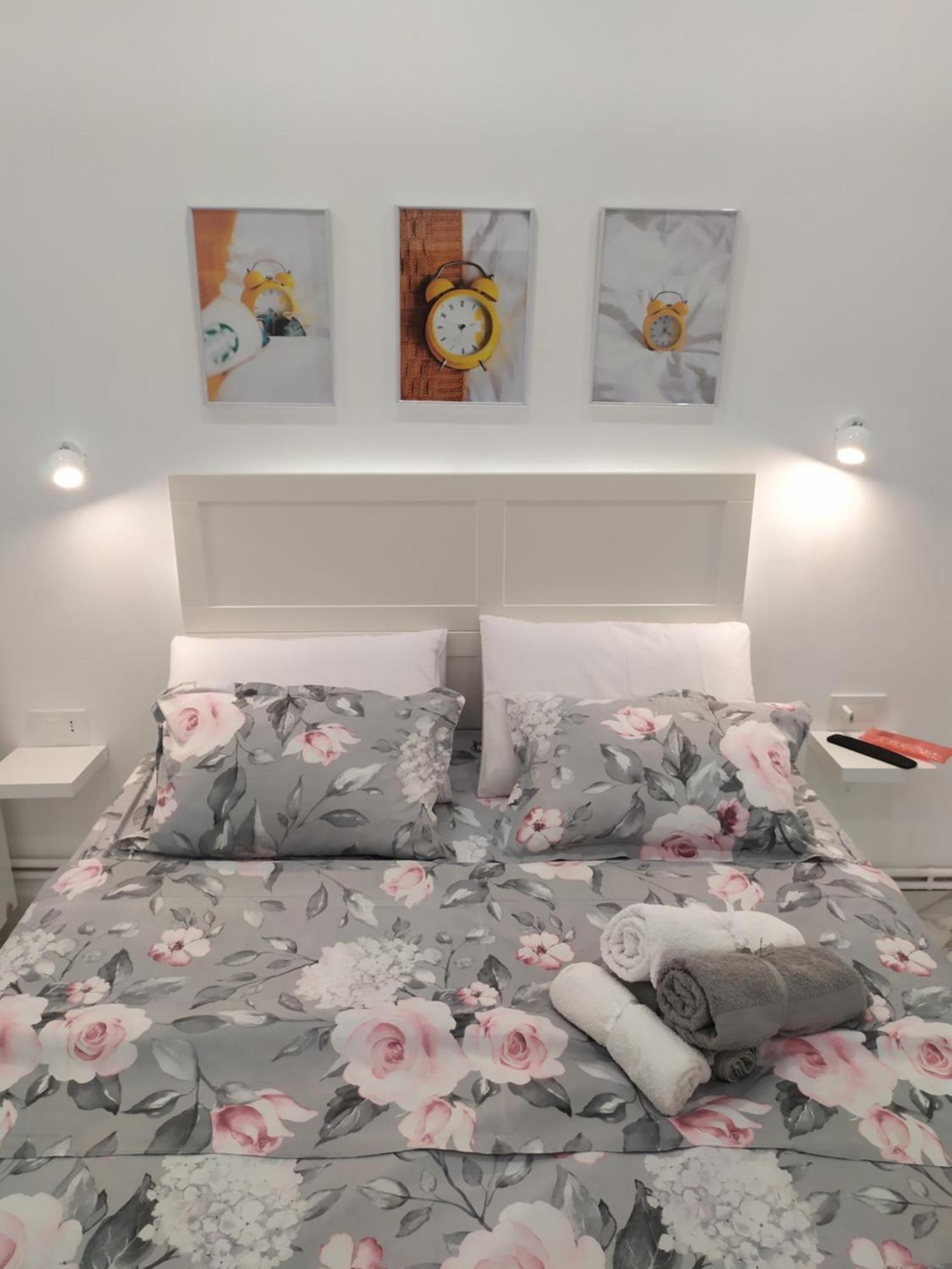 White Apartment Atena Exterior foto